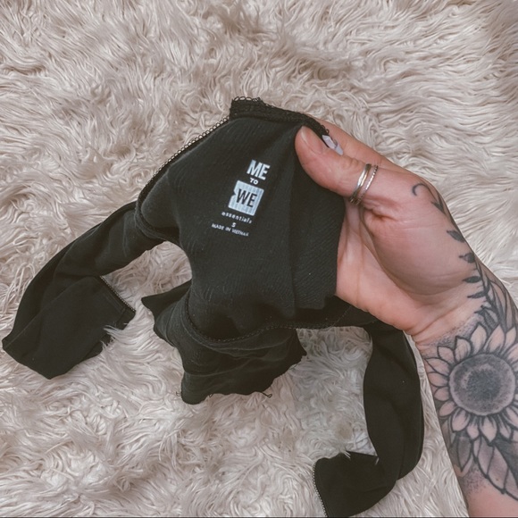 ❌SOLD❌ ME TO WE scoop neck crop long sleeve me to we S - Picture 3 of 4